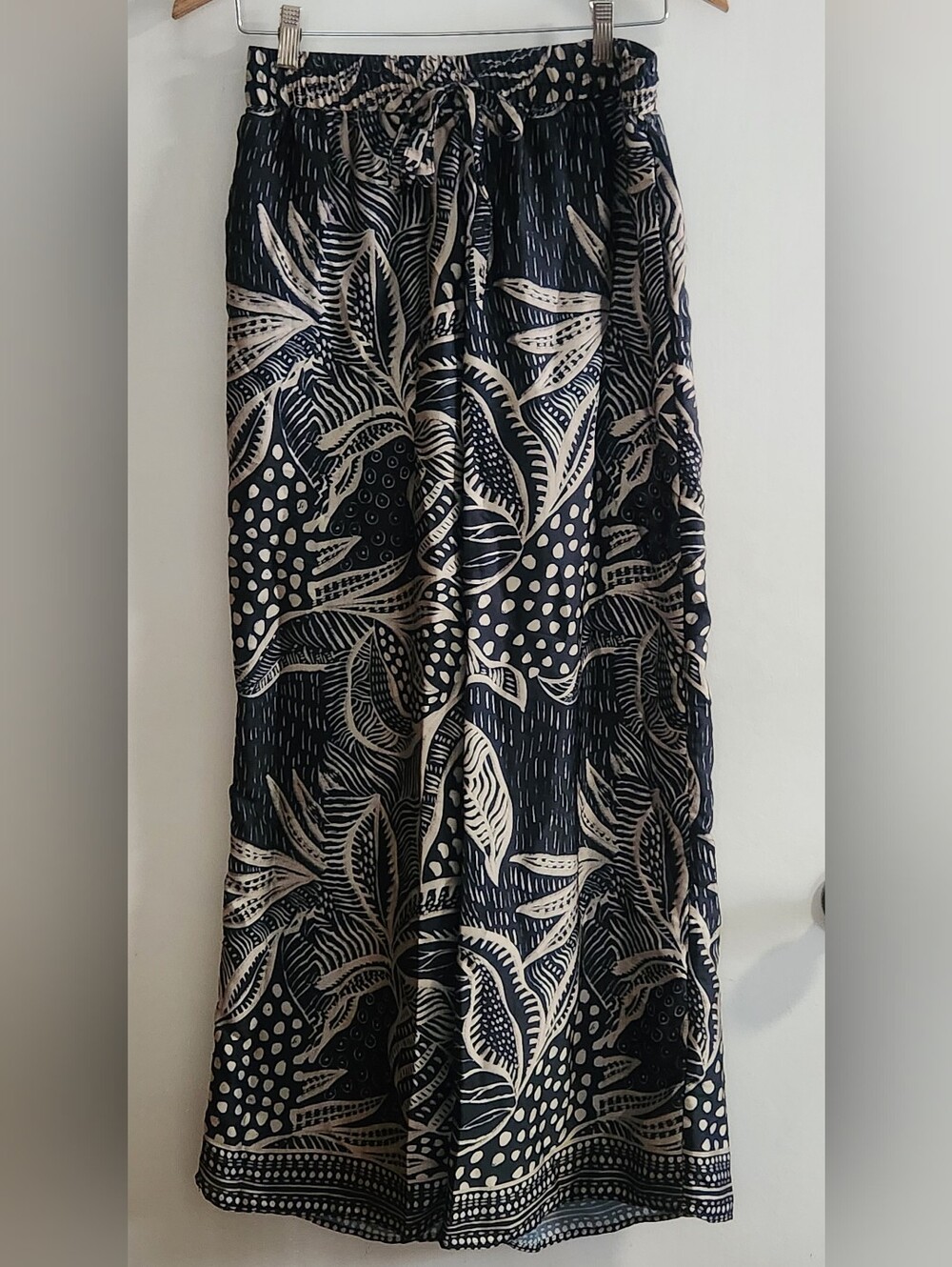 Elie Tahari Pants Size Med Wide Flowy Casual Travel Resortwear
